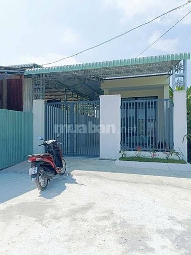 Cần bán gấp căn nhà cấp 4 có 100m2 SHR ở Đ . Bàu Tre, Củ Chi giá 635tr