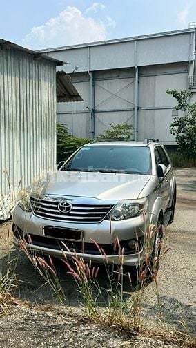 Bán xe Fortuner 2.7V 4 x 2 AT, Màu bạc, sản xuất 2013, máy xăng