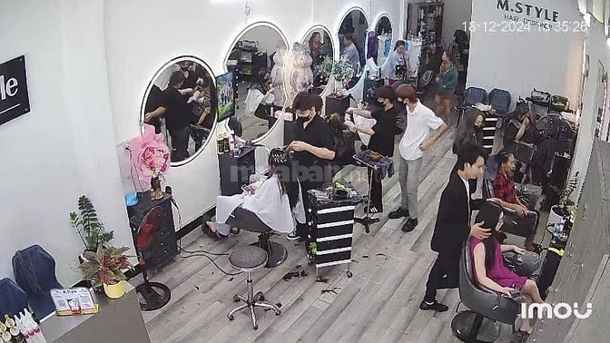 Sang salon tóc hoạt động trên 2 năm, lượng khách cực kỳ ổn định