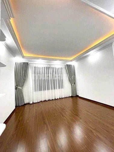 Bán Nhà Cầu Giấy 35/40m2 x5 tầng mt:4m2 giá 8,9 tỷ ( có thương lượng )