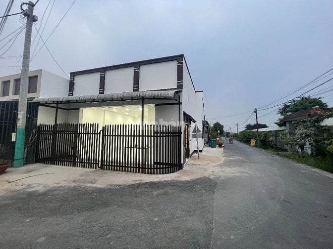 Nhà 2 mặt tiền, 124m2, 3 phòng ngủ, 1 phòng khách, 1 phòng bếp