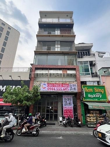 Cho thuê nhà 214Bis Nguyễn Trãi, Quận 1 - DT 6.8x9m, trệt lửng 3 lầu