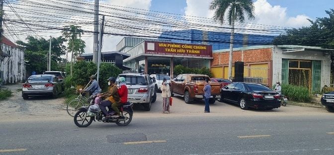 Cần bán gấp nhà trung tâm Đức Hòa ngay chợ