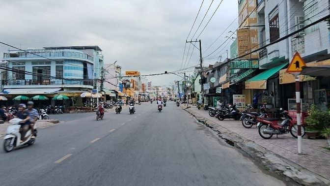 Bán 100m2 thổ cư mặt tiền đường nhựa, kinh doanh đa ngành nghề.