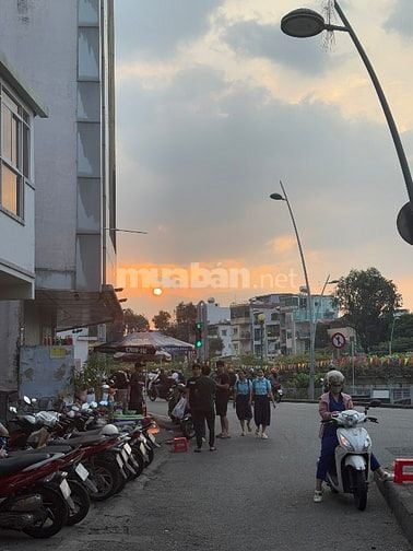 TUYỂN NHÂN VIÊN NẤU ĂN (BÚN BÒ HUẾ)