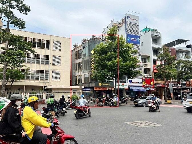 Cho thuê nhà GÓC 2MT 83 Nguyễn Thái Học, Q.1 - DT 4.7x10.5m, nở hậu