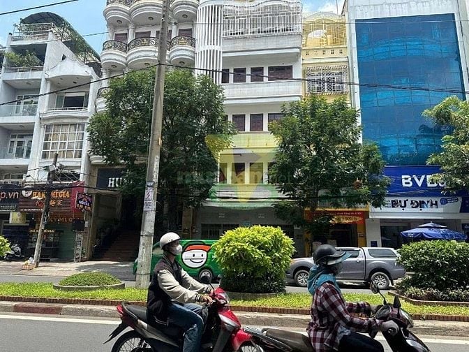 Cho thuê toà nhà 5 tầng mặt tiền Bàu Cát Đôi 145triệu