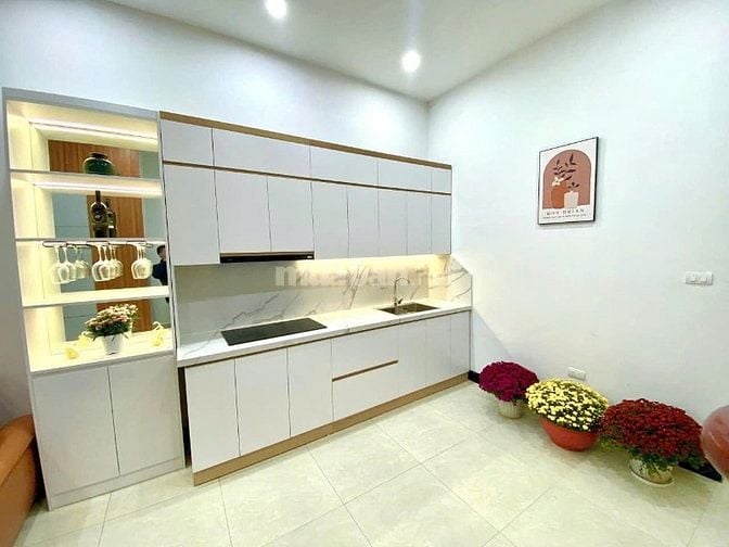 BÁN NHÀ  4T CẦU GIẤY  CỰC HIẾM, ĐẸP MỚI 40M2 GIÁ CHỈ 7.5 TỶ.  