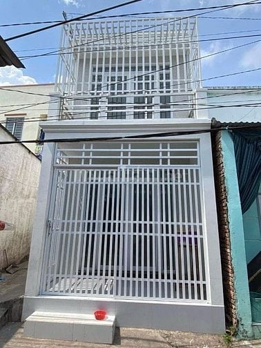 cần bán nhà 1 trệt 1 lầu 55m2 ở Hóc Môn giá 710 triệu.