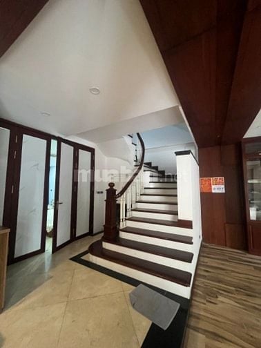 Bán Nhà vườn lô góc, 3 mặt thoáng, 5 ô tô đỗ trước cửa,Spa, Clinic,...