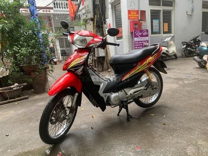 Bán xe Honda Wave RS 100cc màu đỏ cờ, xe rất đẹp, máy êm ru