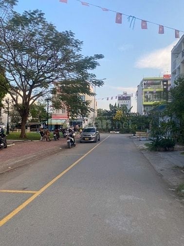 Đất góc 2mt 5m x 22m đường LÊ VĂN THỊNH vị trí đẹp, giá tốt 12,6 tỷ