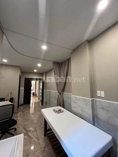 Xuống giá 5 tỷ, cần bán gấp nhà mt Huỳnh Văn Bánh, Phú Nhuận, giá40 tỷ