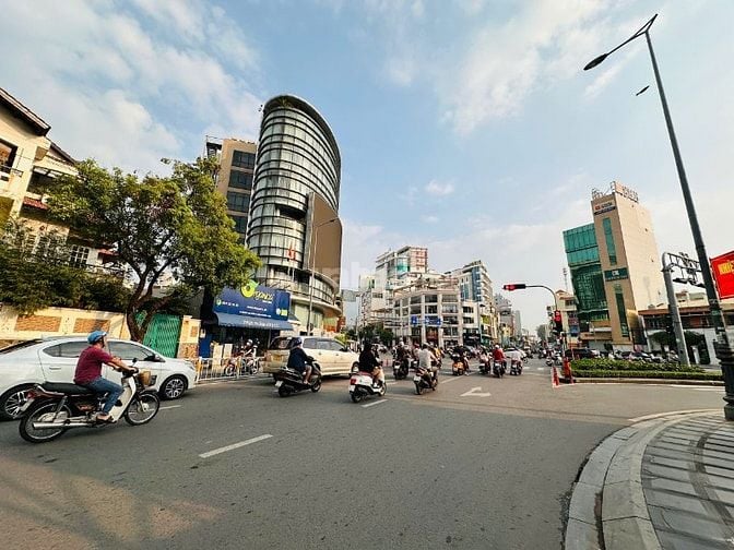 Góc 3 MT Trần Huy Liệu P.10 Q Phú Nhuận , 40x24m, 452m , 90 tỷ