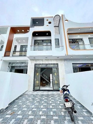 Nhà Bán Lỗ, Mặt Tiền Đường Nhựa, Sổ Hồng Riêng