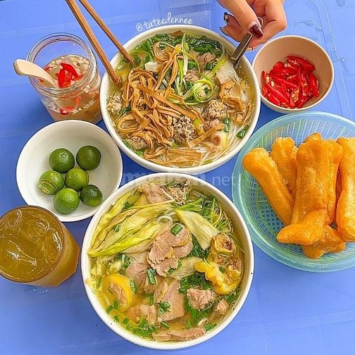 Tuyển nam nữ nhân viên nữ phục vụ hàng ăn