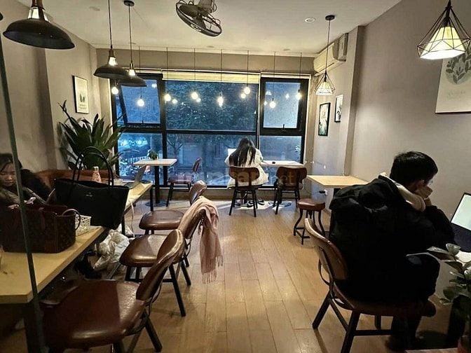 Bán nhà mặt phố Trần Quốc Hoàn - Cầu Giấy, KD đỉnh giá chỉ 12.7 tỷ
