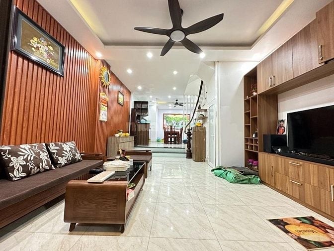 Bán Nhà Phố Quan Nhân - 50m x 3 Tầng - Gần Phố Giá 7,7 Tỷ