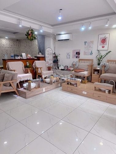 Fumee Nail Beauty tuyển thợ nail chính