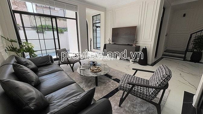 Bán biệt thự Quận 1, hẻm Nguyễn Thành Ý, HCM, DT đất 135.8m2, 3 tầng