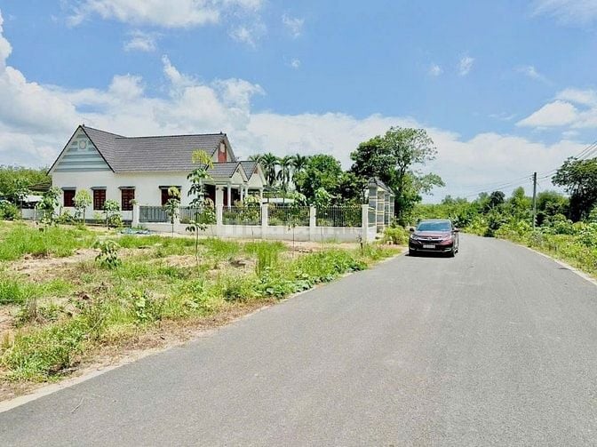 CHUYỂN VỀ QUÊ BÁN 1250M2 ĐẤT SHR NGAY KCN B.DƯƠNG, DÂN ĐÔNG.GIÁ 180TR 