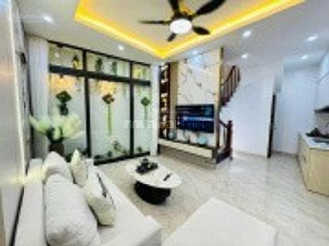 Cần bán nhà ở  Huỳnh Thúc Kháng, Đống Đa  45m2 5 tầng giá 6,6 tỷ