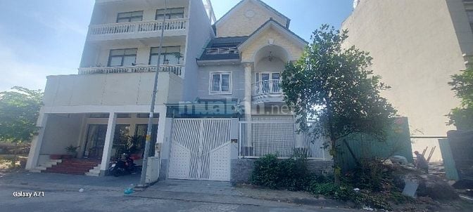 Bán Gấp Villa vị trí đẹp - khu bờ Sông Sài Gòn - Trần Não Quận 2