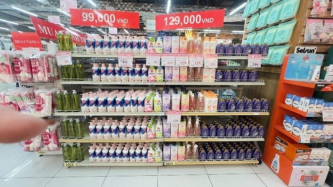 Tuyển gấp 2 Nam,NỮ tuổi từ 22 -60 đóng gói ,phụ kho,dán tem ,tạp vụ .