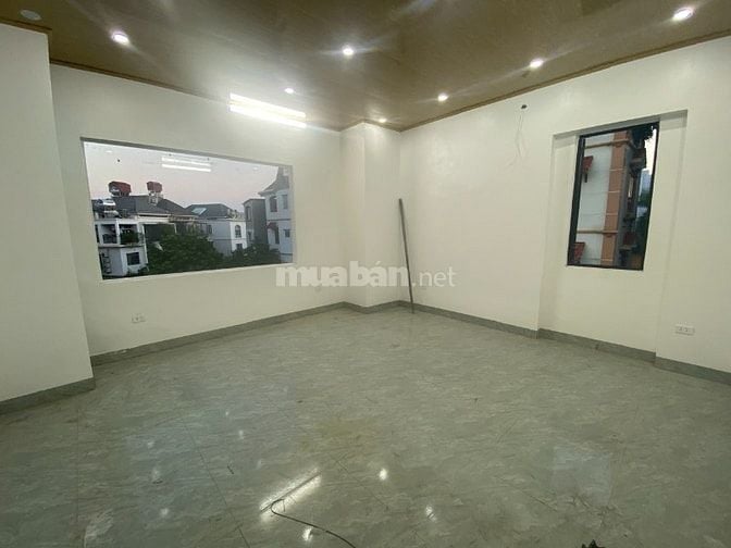 Cho thuê Biệt thự Nguyễn Xiển, 218m2,mặt tiền 10m