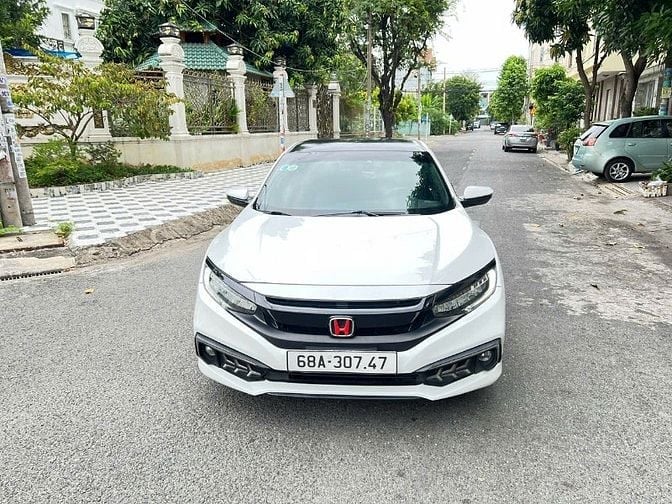 Bán xe Honda CiVic 1.8G Sản xuất 2019 Màu Trắng, xe nhập Thái