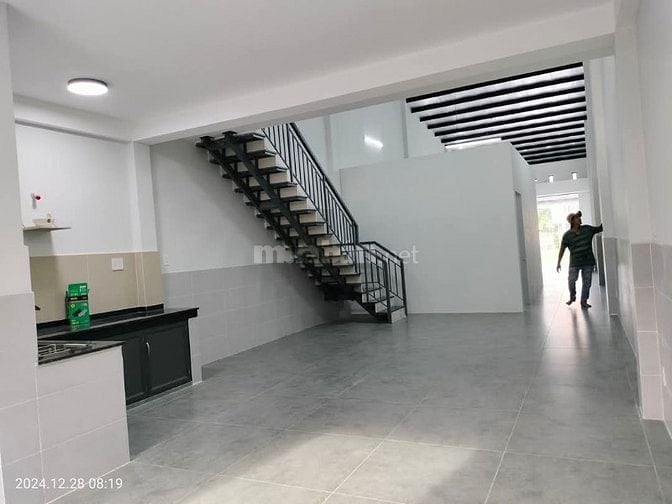 Cho thuê kho xưởng 400m2 Hóc Môn 20trieu 