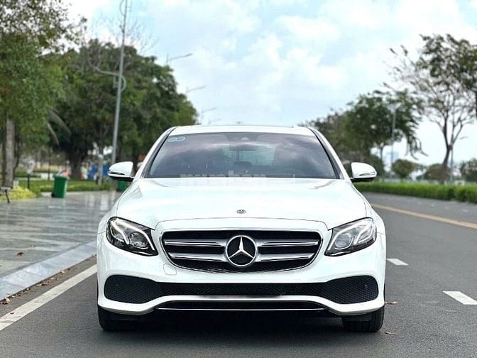 Mercedes Benz E250, sản xuất 2018 Model 2019, chạy 17.000km, hoàn hảo