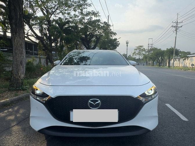 Bán xe Mazda 3 Premium 2023 Màu trắng, kiểu hatchback thể thao