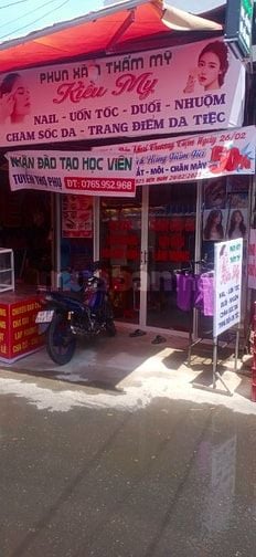 Cần sang tiệm tóc Nail phun xăm tại chợ Linh Trung, tiệm đối diện BHX