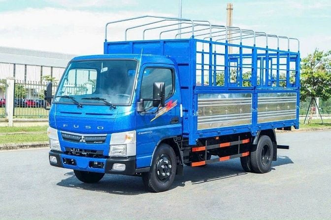 XE TẢI MITSUBISHI FUSO TF4.9 TẢI 1.9 TẤN THÙNG DÀI 4,45M