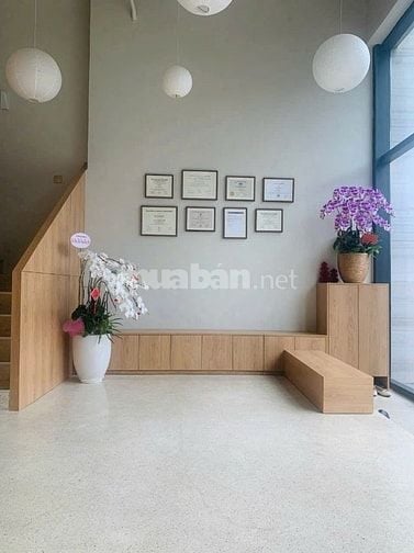 Giảm 2 Tỷ bán gấp nhà đẹp có thang máy HXH Nguyễn Tri Phương P9 Q5
