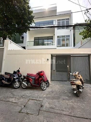 Bán biệt thự đường Nguyễn Chí Thanh Quận 5 (8x18m) 3 tầng, thang máy, 