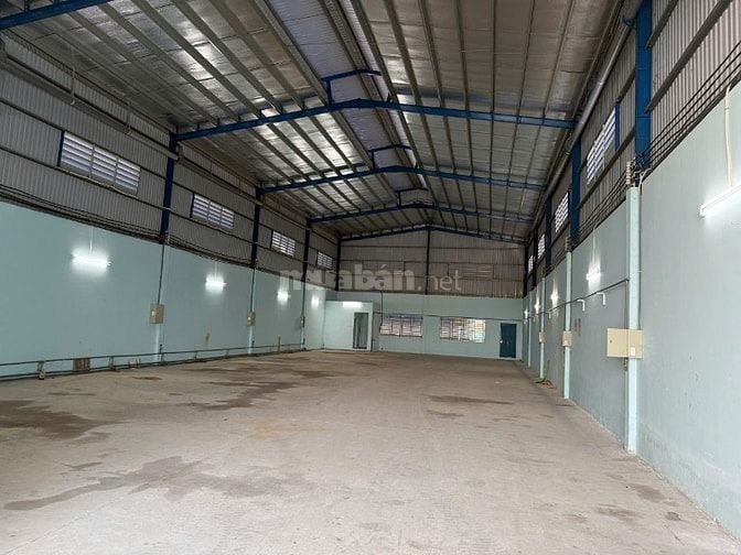 Cho thuê kho xưởng DT 700 m2, có văn phòng, điện 3 pha, mặt đường 835