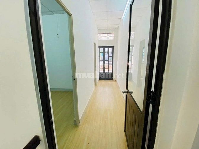 Nhà 1trệt 1lầu cần bán gấp ngay chợ Đầu Mối Hóc Môn _DT 64m2-Giá1tỷ520