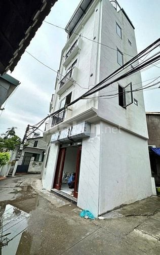 LONG BIÊN - THANG MÁY - LÔ GÓC - TRUNG TÂM THẠCH BÀN - Ô TÔ ĐỖ CỬA