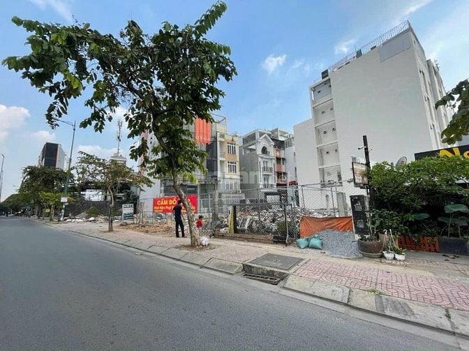 Bán đất góc 2MT Phạm Văn Đồng, P.13, Bình Thạnh: 18,6 x 8, giá 22tỷ