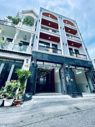 Bán căn nhà phố nằm ngay thị trấn cách Phú Mỹ Hưng chỉ 5p di chuyển.