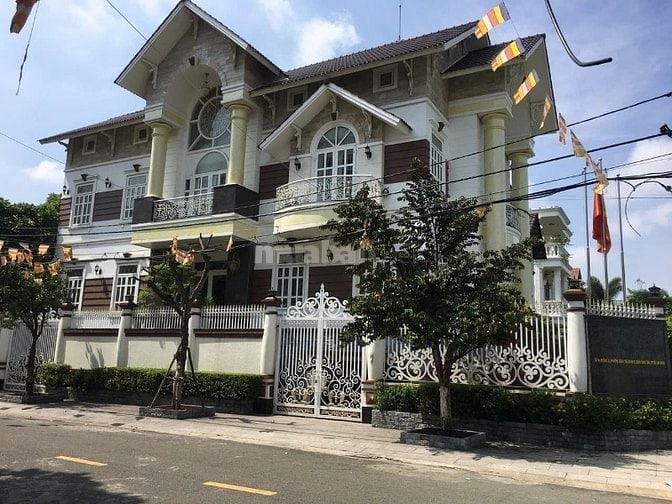 Biệt thự vip, góc 2 MT-Tên Lửa Bình Tân (12x25m)hầm + 3 tầng,CN 297m2