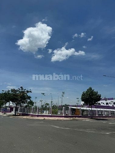Cần ra gấp lô đất mặt tiền đường D2D Long Thành. 90m2 giá 2.3 tỷ