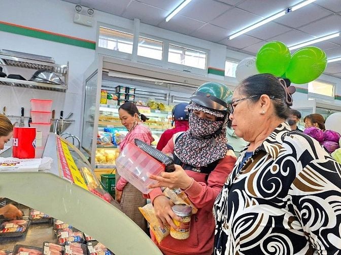 Tuyển Sinh Viên, Trung Tuổi Làm Bán Hàng, Tạp Vụ, Bảo Vệ, Thu Ngân
