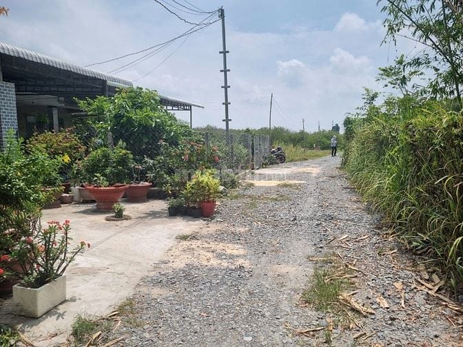 132 m2 thổ cư. Đường thông. Gần nhựa. Dân đông. 430tr 