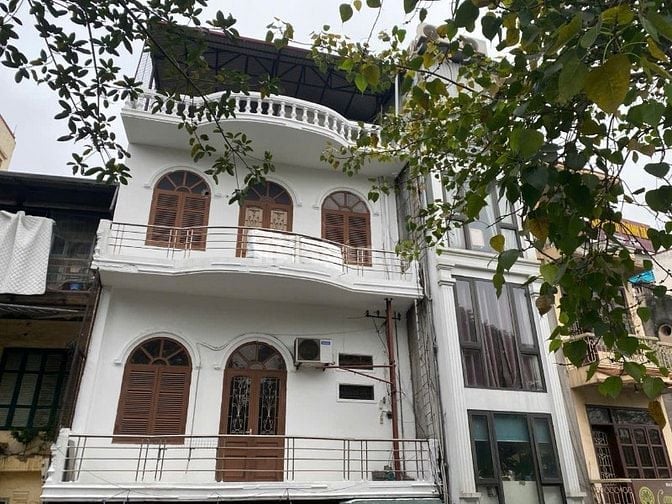 CHO THUÊ NHÀ tầng 2+ tầng 3 nhà mặt phố 206 Phó Đức Chính, 100m2