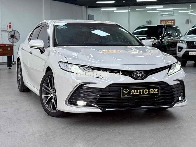 Toyota Camry 2023 2.0Q - 7000 km