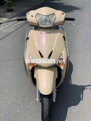 Xe honda Lead 2011 màu kem len ken mới 95 %
