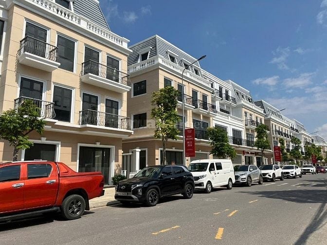 Bán Gấp Căn Xẻ khe Shophous tại Vincom Thành phố Đông Hà, Quảng Trị 